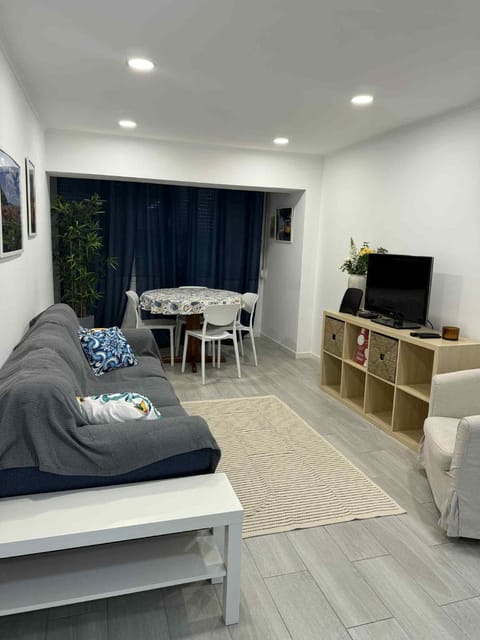 TV and multimedia, Seating area, Dining area