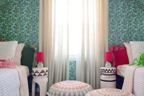 Charming Family Home Sleeps 8 near DC, Historic Old Town VA, & National Harbor House in Belle Haven