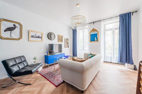 Communal lounge/ TV room, TV and multimedia, Living room, Evening entertainment