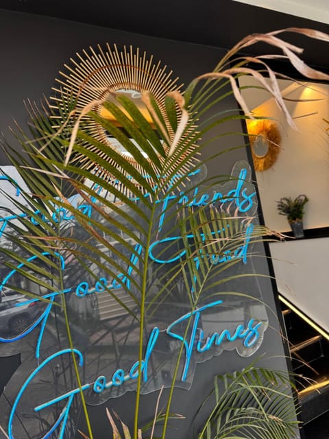 Decorative detail, Text overlay