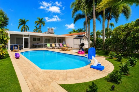 Property building, Patio, Pool view, Swimming pool, sunbed