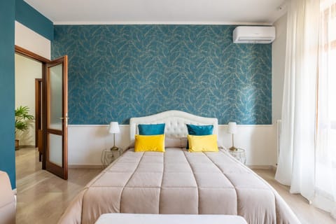 Bed, Photo of the whole room, Bedroom, air conditioner