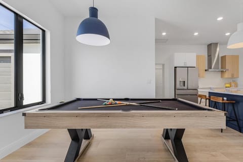 IMPECCABLE Gulf Access, Dock w/Tiki Bar, Outdoor Kitchen,AND AND AND - Villa Nautical Paradise House in Cape Coral