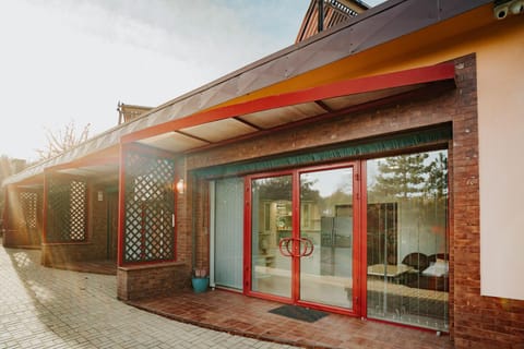 Facade/entrance