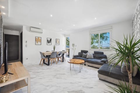 Villa vue mer, terrasse et spa Villa in 06340 La Trinité, France