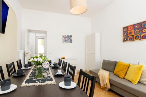 Living room, Seating area, Dining area