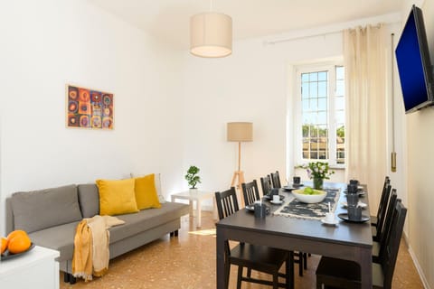 Living room, Seating area, Dining area