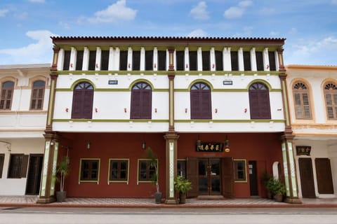 Facade/entrance