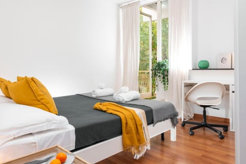 Bed, Balcony/Terrace, Bedroom, wardrobe, air conditioner