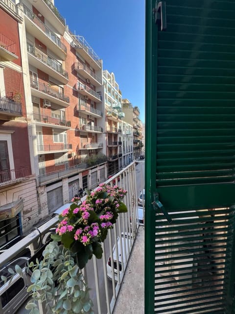 Day, View (from property/room), Balcony/Terrace, Street view