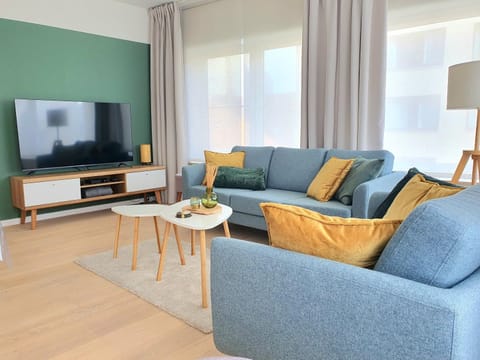 Communal lounge/ TV room, TV and multimedia, Living room
