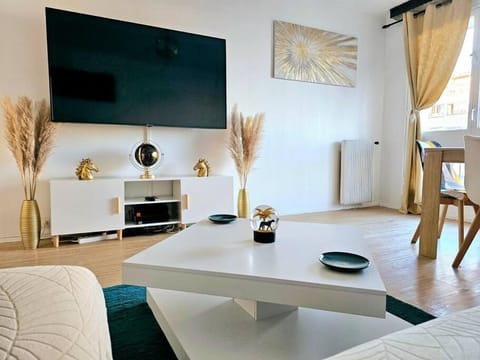 Très bel Appartement, 10 min gare, 20 min de Paris Apartment in Île-de-France