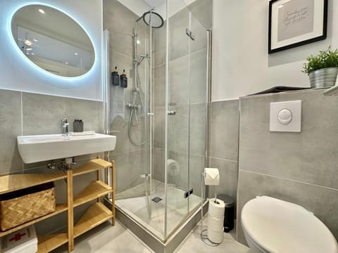 Shower, Bathroom, hair dryier