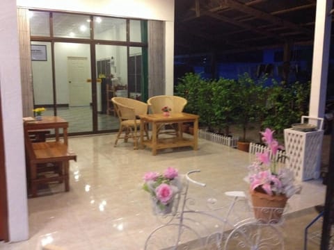 Communal lounge/ TV room, Facade/entrance