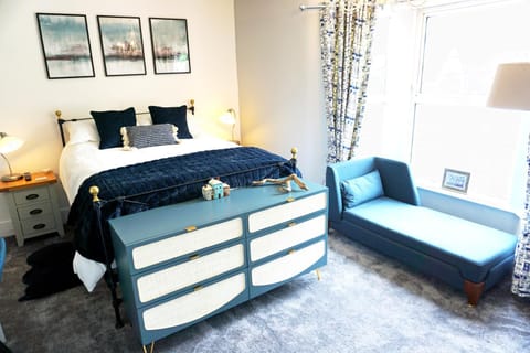 Bed, Photo of the whole room, Bedroom, hair dresser