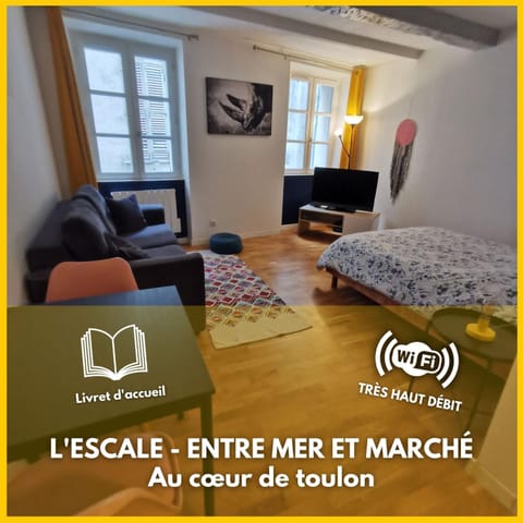 Bed, Property logo or sign, TV and multimedia, Photo of the whole room, Seating area, Logo/Certificate/Sign, Bedroom, Text overlay