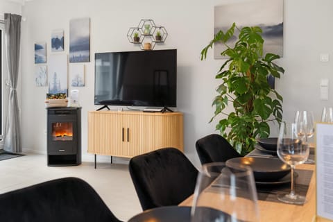 Communal lounge/ TV room, TV and multimedia, Evening entertainment, flat iron