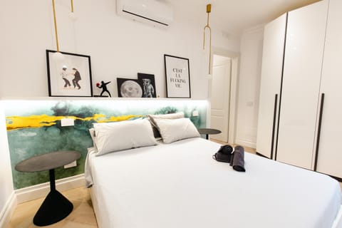 Bed, Photo of the whole room, Bedroom, towels, wardrobe, air conditioner