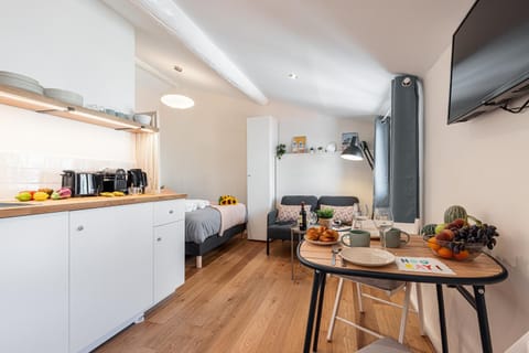 Bed, TV and multimedia, Coffee/tea facilities, Living room, Seating area, Dining area, toaster