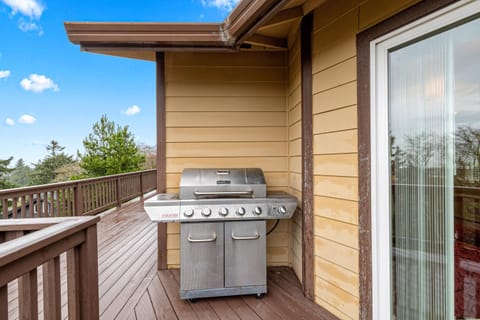 The Pacific City Perch House in Pacific City