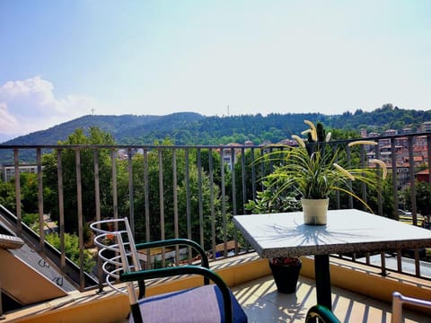 Balcony/Terrace, City view, Mountain view, River view