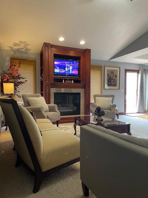 Urbandale Ranch House in Clive