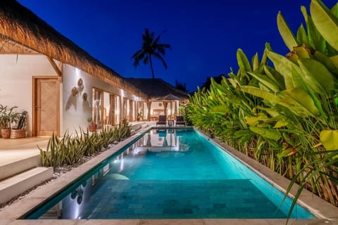 Night, Swimming pool, sunbed