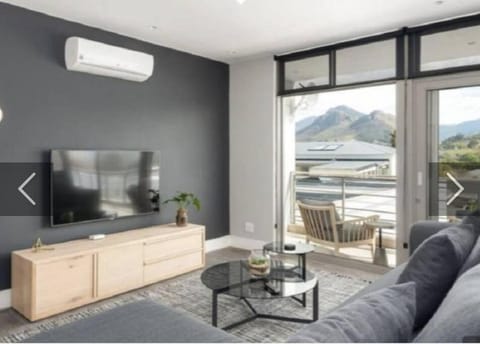 Franschhoek - La Petit Village - Views Apartment in Franschhoek