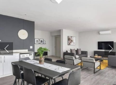 Franschhoek - La Petit Village - Views Apartment in Franschhoek