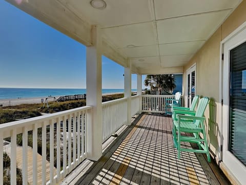 Balcony/Terrace, Seating area, Beach, Sea view