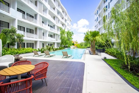 Property building, Garden, Pool view, Swimming pool