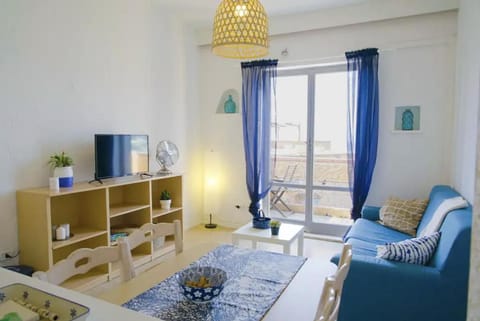 TV and multimedia, Living room, Seating area, Evening entertainment