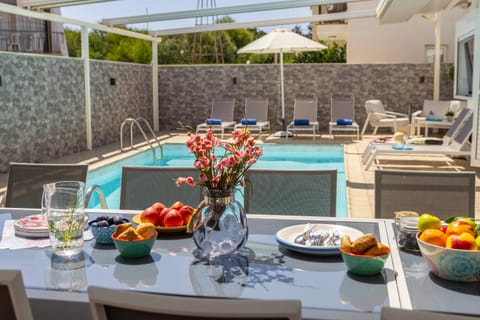 Dining area, Pool view