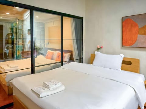 Photo of the whole room, Bedroom