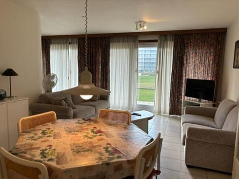 Amadeus GV10 Apartment in De Panne