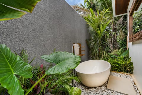 Garden, Bathroom, Garden view, Bath