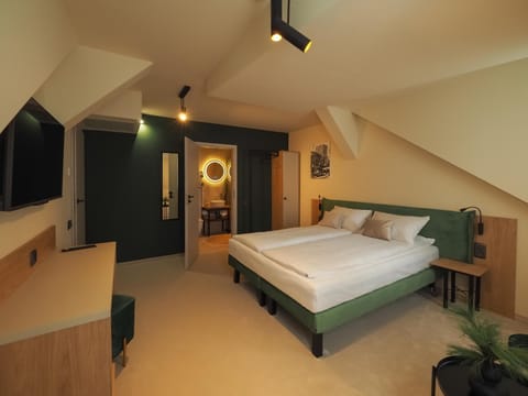 Bed, Photo of the whole room, Bedroom