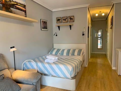 Bed, Living room
