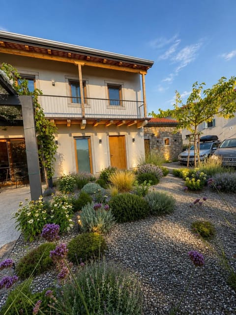 Property building, Garden view, Parking