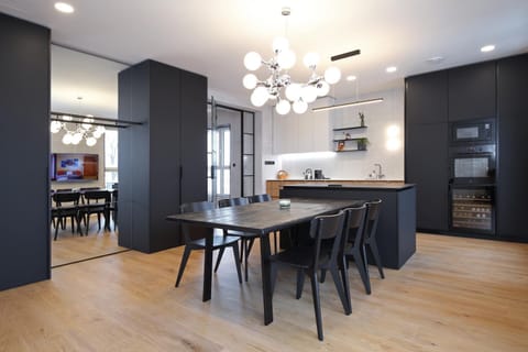 Kitchen or kitchenette, Dining area, minibar, oven, pet friendly, stove