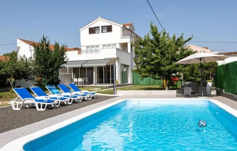 Pool view, Swimming pool, sunbed