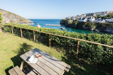 White House, Port Isaac Bay Holidays House in Port Isaac