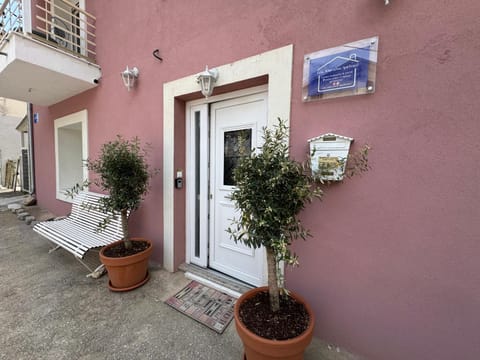 Property building, Facade/entrance