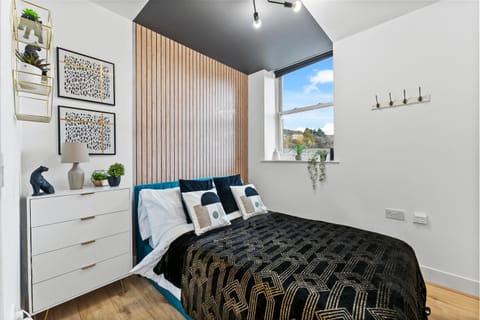 30 percent off! Lovely Yorkshire Duplex - Sleeps 6 - Netflix Apartment in Dewsbury