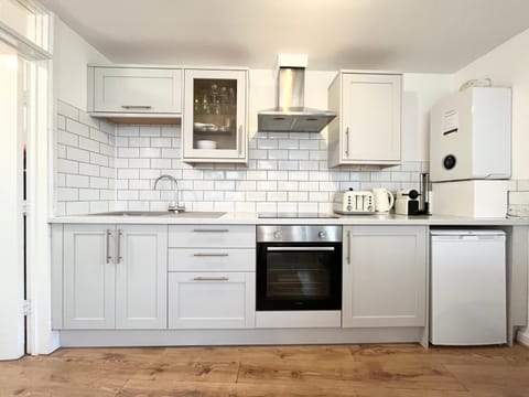 Coffee/tea facilities, Kitchen or kitchenette, minibar, pet friendly, stove, toaster