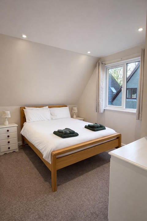 Luxury Modern Costal Escape & Pool House in Hayle