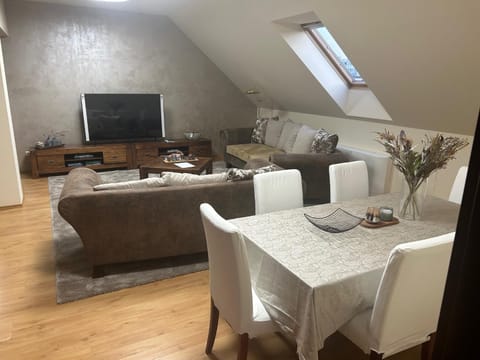 TV and multimedia, Dining area