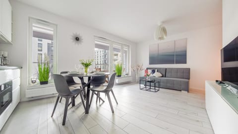 TV and multimedia, Kitchen or kitchenette, Living room, Seating area, Dining area