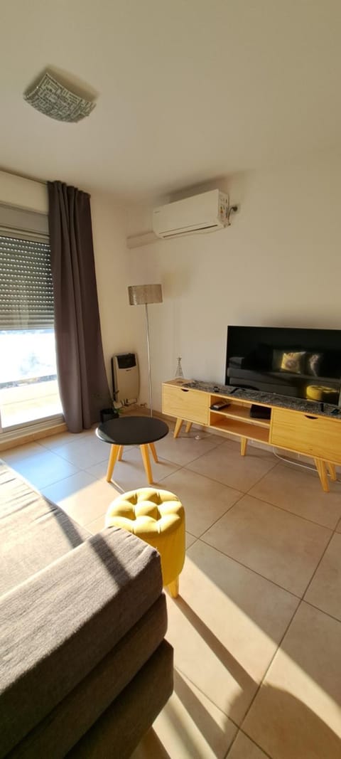 TV and multimedia, Photo of the whole room, air conditioner