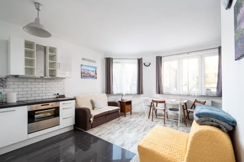 Kitchen or kitchenette, Living room, Seating area, Dining area, minibar, pet friendly, stove
